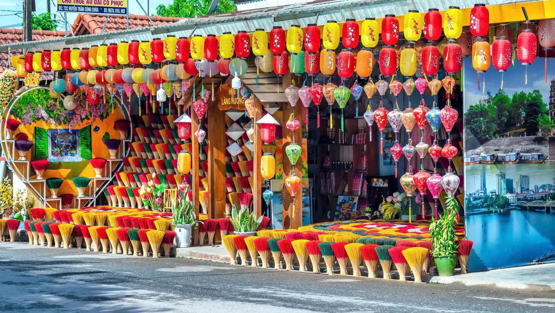 HANOI FULL-DAY TOUR CITY WITH CONICAL HAT-MAKING AND INCENSE CRAFT VILLAGE