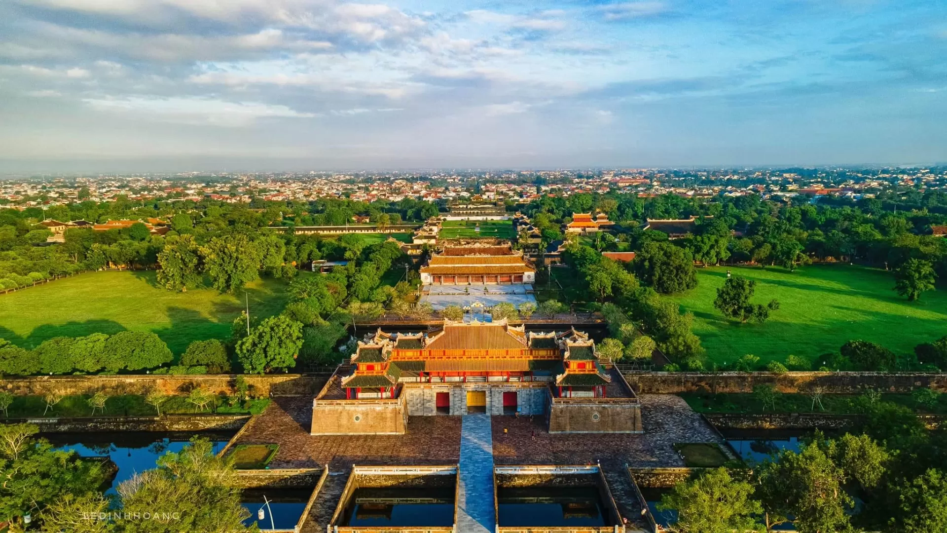 HAI VAN TUNNEL - HUE IMPERIAL CITY 1 DAY FROM DA NANG
