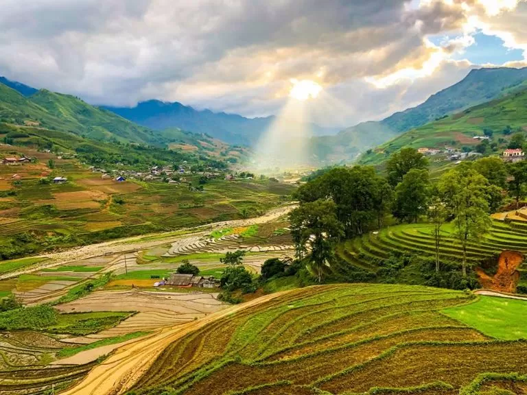 SAPA 3 DAYS 2 NIGHTS - OVERNIGHT TA VAN AND HAU THAO VILLAGE