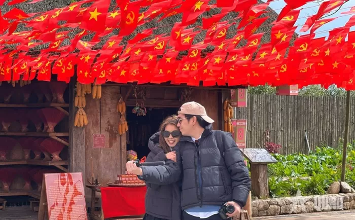 Các điểm du lịch cả nước rực rỡ cờ hoa chào mừng Đại hội XIV của Đảng