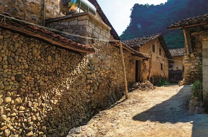 CAO BANG - BAN GIOC WATERFALL 2 DAYS 3 NIGHTS TRIP - HOMESTAY OVERNIGHT