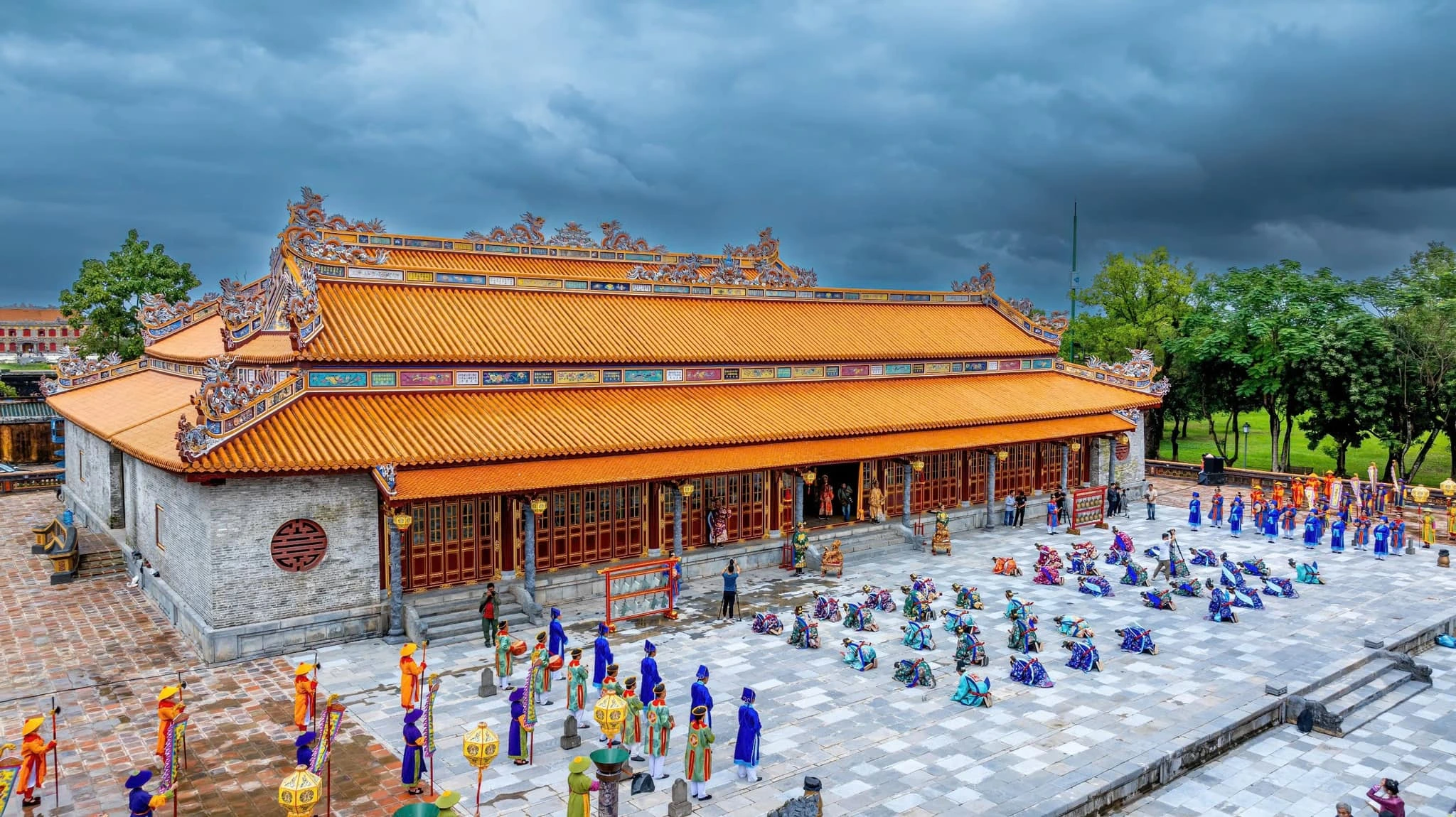 HAI VAN TUNNEL - HUE IMPERIAL CITY 1 DAY FROM DA NANG