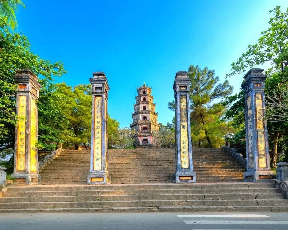 HAI VAN TUNNEL - HUE IMPERIAL CITY 1 DAY FROM DA NANG