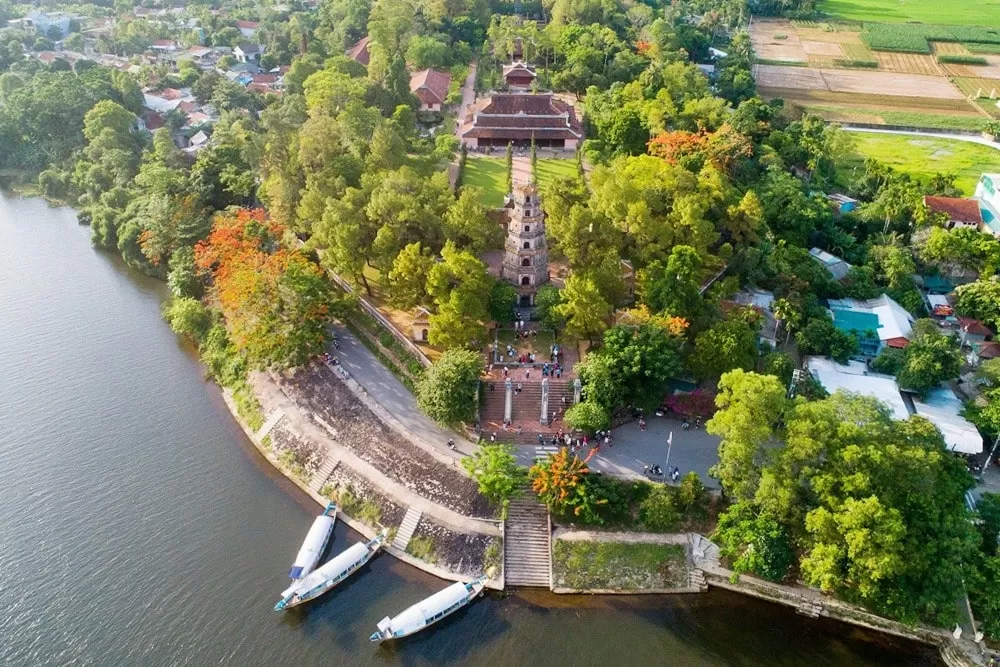 HAI VAN TUNNEL - HUE IMPERIAL CITY 1 DAY FROM DA NANG