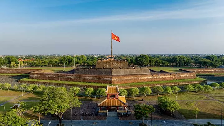 HAI VAN TUNNEL - HUE IMPERIAL CITY 1 DAY FROM DA NANG