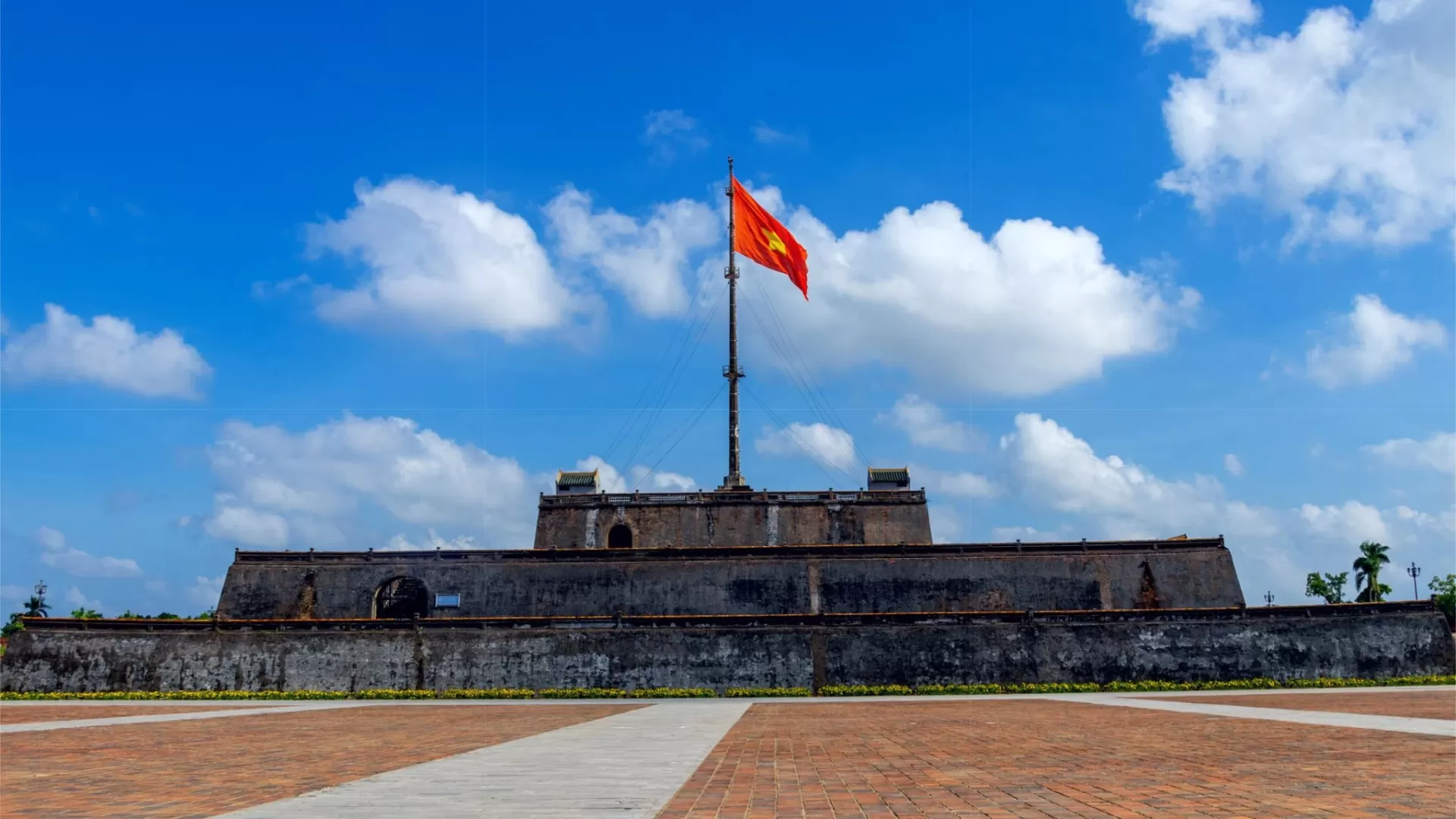 HAI VAN TUNNEL - HUE IMPERIAL CITY 1 DAY FROM DA NANG