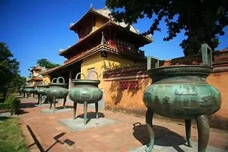 HAI VAN TUNNEL - HUE IMPERIAL CITY 1 DAY FROM DA NANG