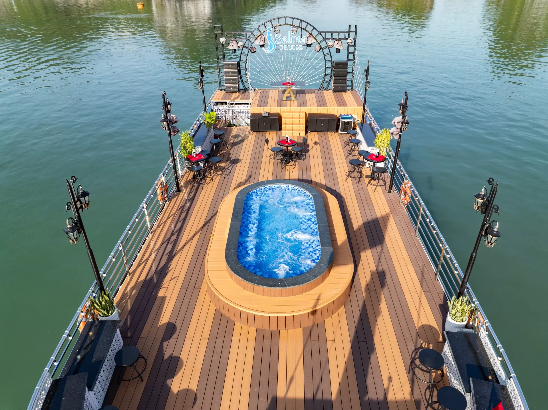 HA LONG BAY 1 DAY TOUR - 5* CRUISE WITH BUFFET LUNCH
