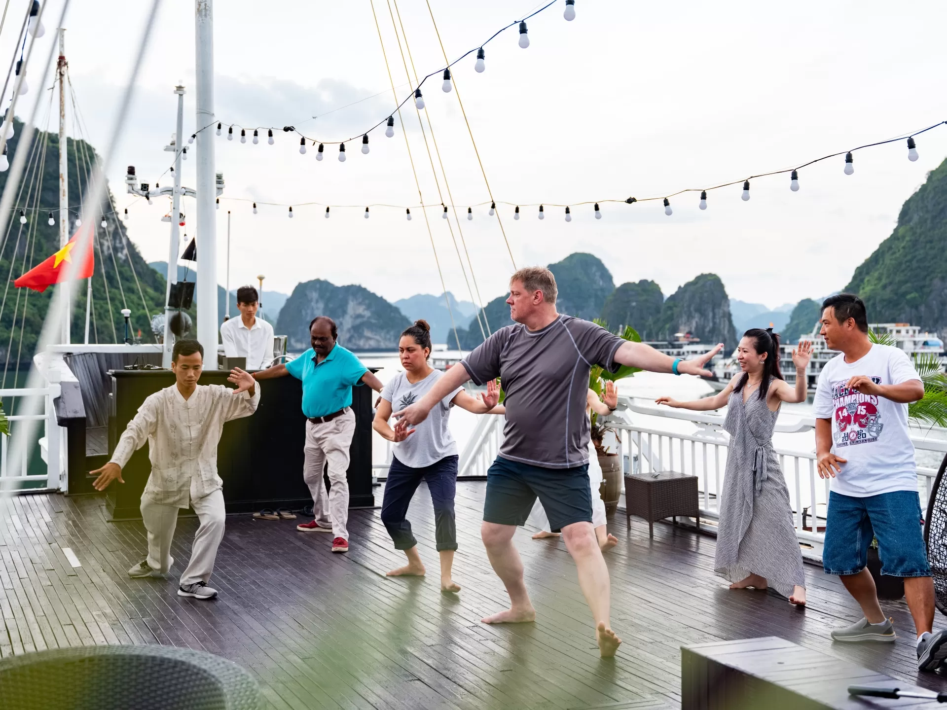 4* CRUISE HA LONG BAY 2 DAYS 1 NIGHT TRIP