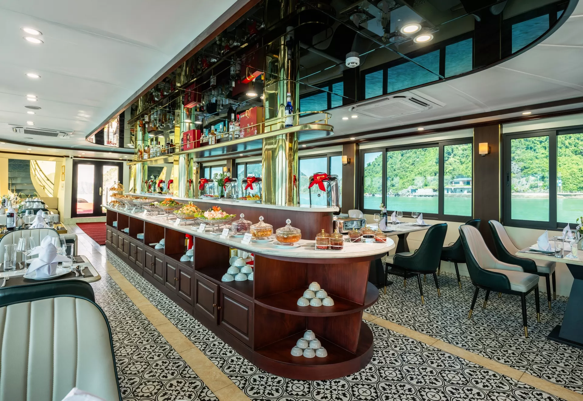 HA LONG BAY 1 DAY TOUR - 5* CRUISE WITH BUFFET LUNCH