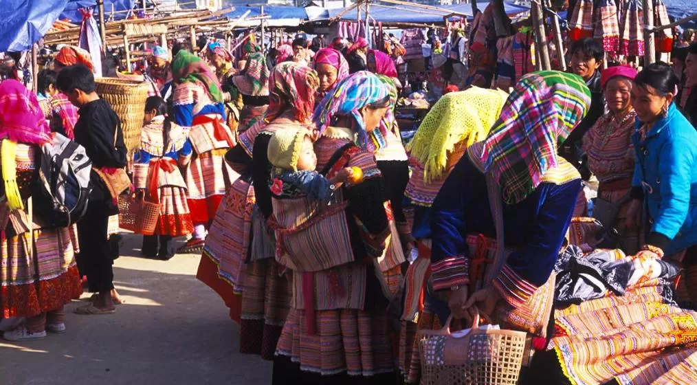 BAC HA MARKET 1 DAY TOUR FROM SAPA