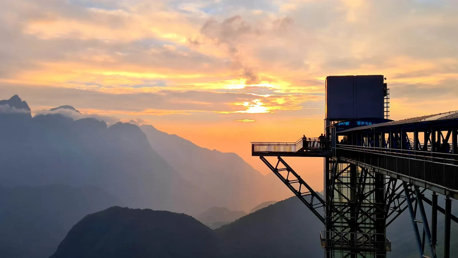 GLASS BRIDGE HALF-DAY TOUR FROM SAPA