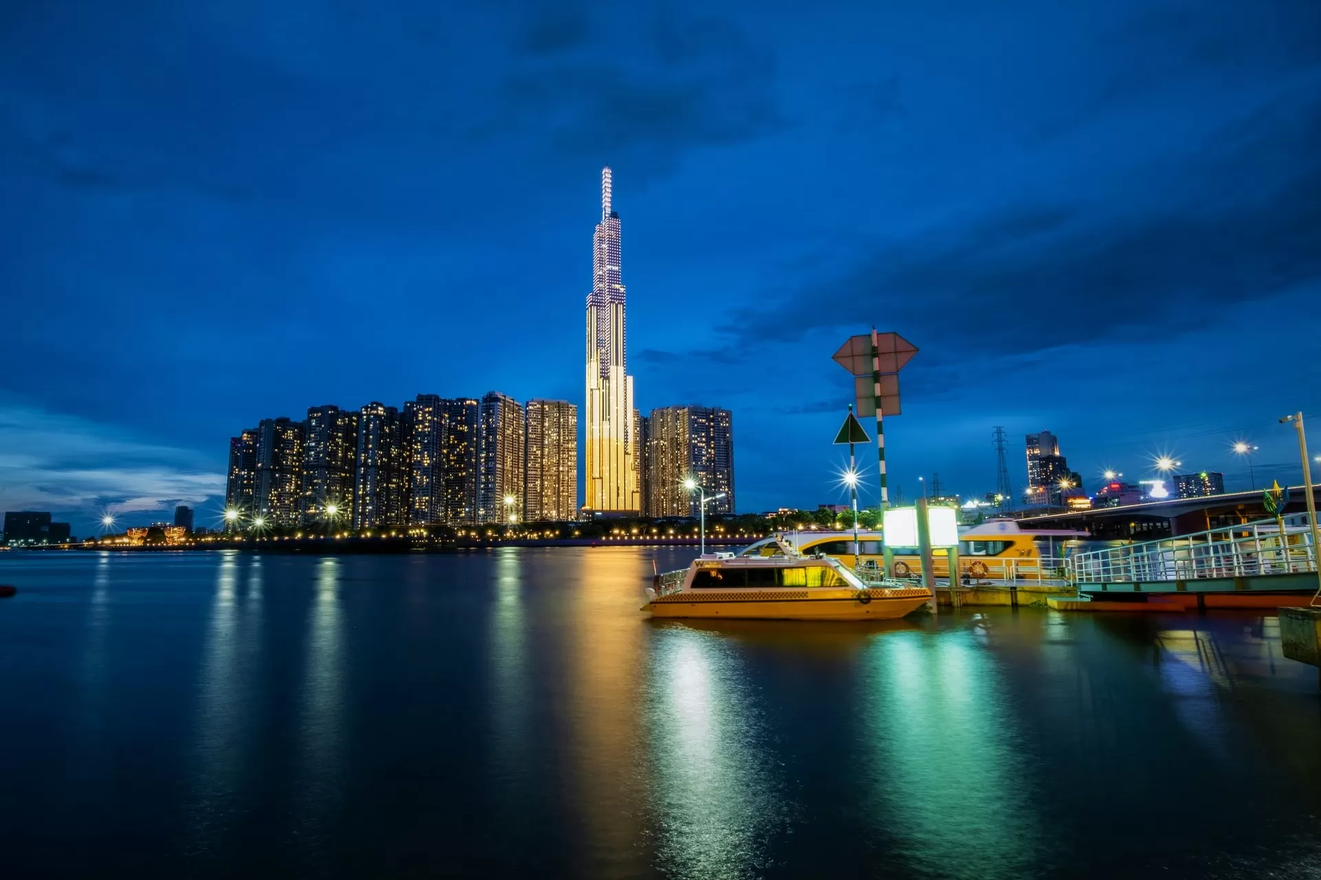 DINNER CRUISE ON SAIGON RIVER FROM HO CHI MINH CITY