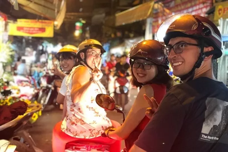 EVENING TOUR - FOOD AND MOTORBIKE TOUR