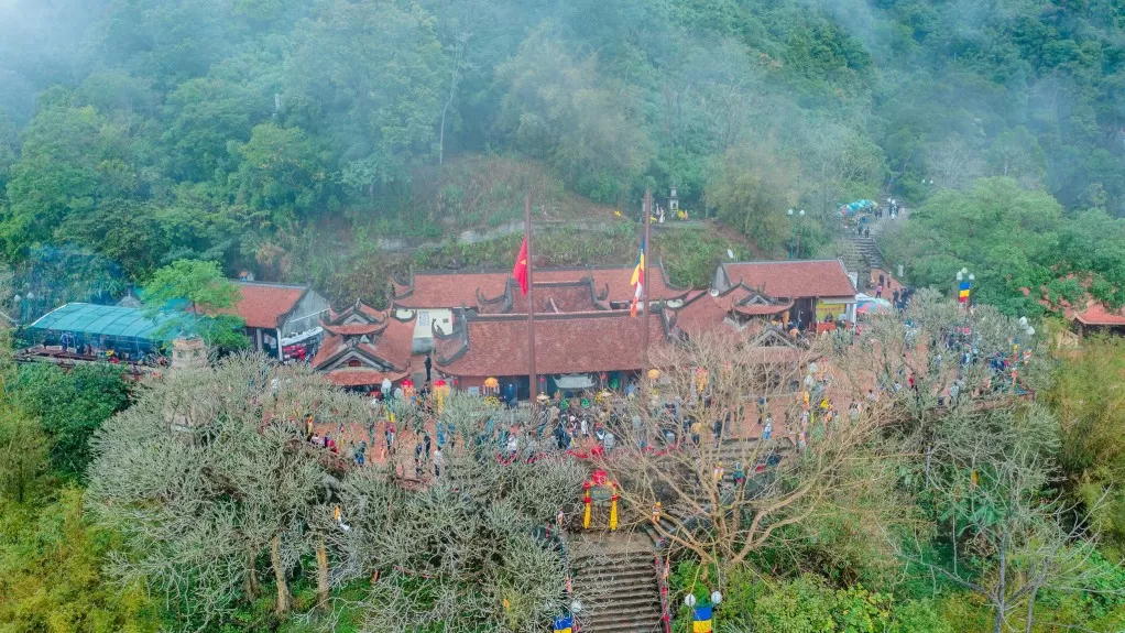 PRIVATE TOUR YEN TU MOUNTAIN FULL-DAY