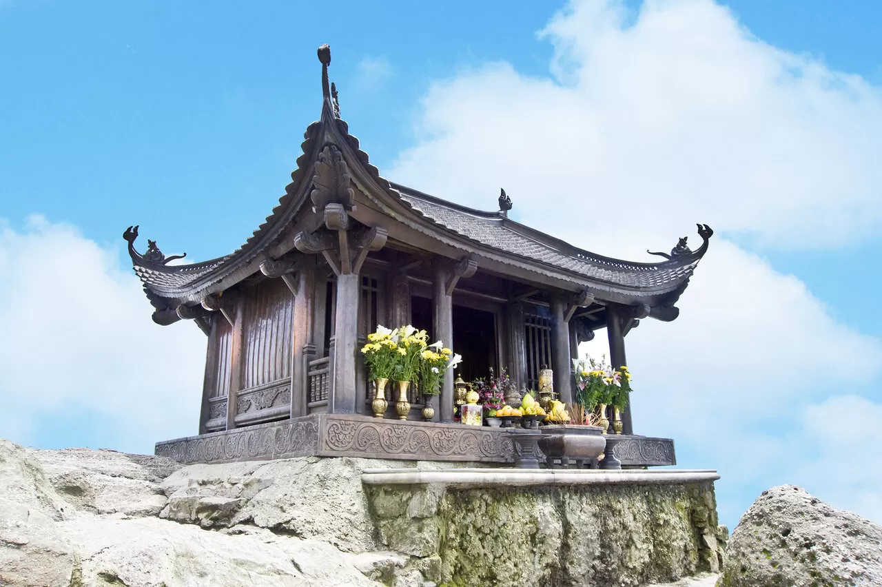 PRIVATE TOUR YEN TU MOUNTAIN FULL-DAY